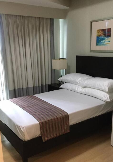 Spacious Bgc 2 Bedroom With A View マニラ市 エクステリア 写真