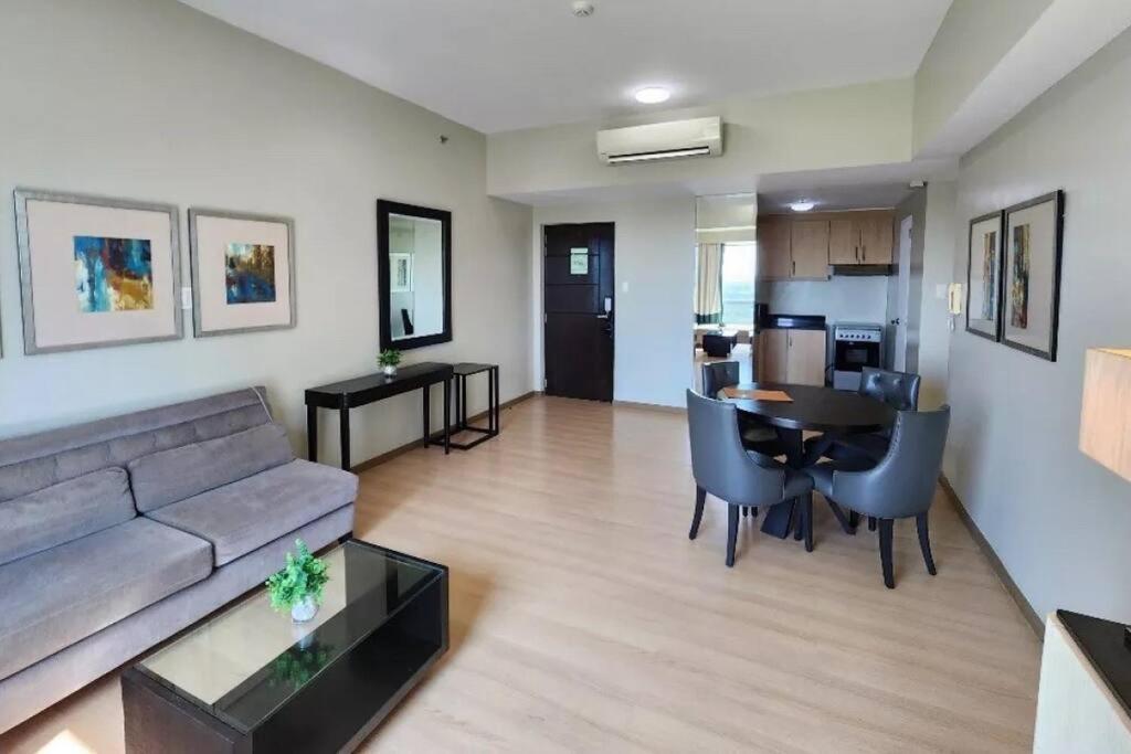 Spacious Bgc 2 Bedroom With A View マニラ市 エクステリア 写真